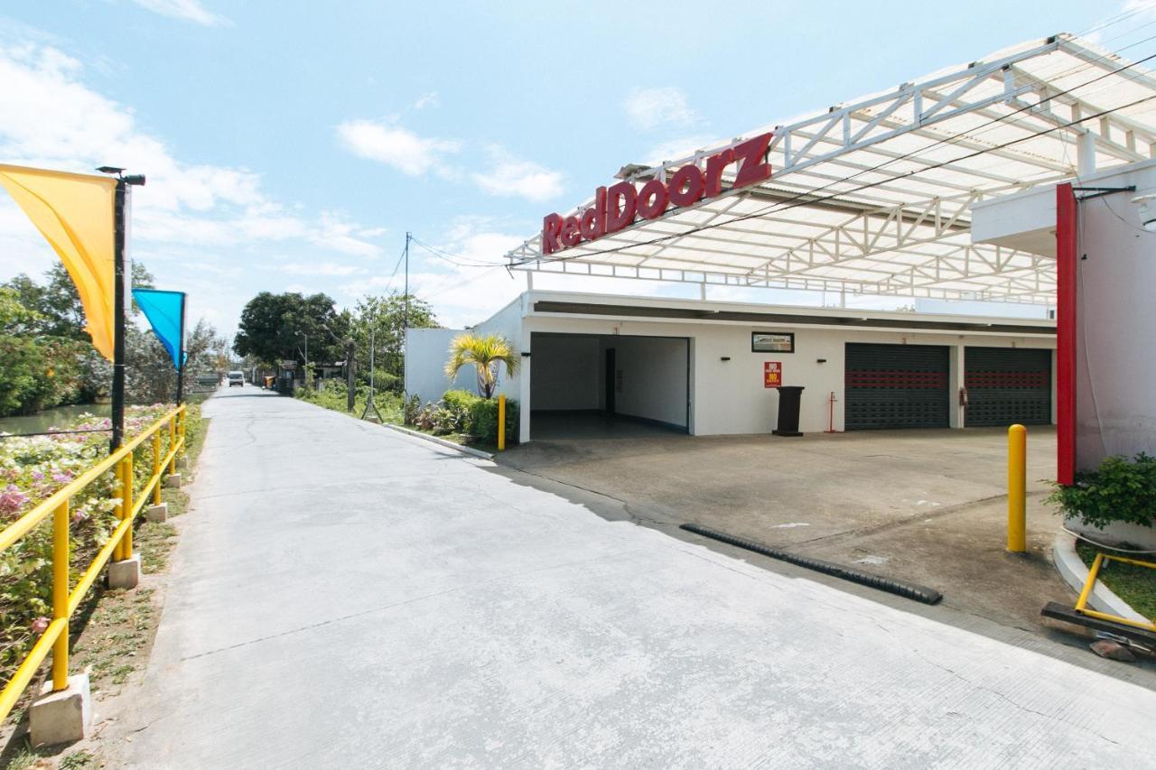 Reddoorz @ El Runway Hotel Bulacan Exterior photo